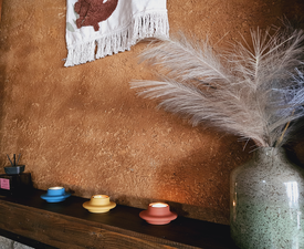 Две нощувки за двама в дървена екокъща в Лещен + шампанско, кутия бонбони, листа от рози и свещи