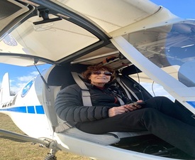 Покорете небето с „Полет със самолет Ikarus C42” в Казанлък - за 30 минути