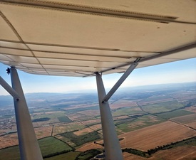 Покорете небето с „Полет със самолет Ikarus C42” в Казанлък - за 60 минути