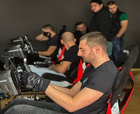 Преминете границите на скоростта с "VR Racing в Пловдив" + Ferrari F1 волан