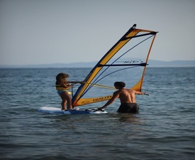 Овладейте морския бриз с „Пакет от уроци по уиндсърф за един човек" в Равда, Св. Влас или Слънчев бряг - 6 урока по 60 минути