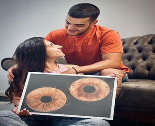 Специален и значим подарък с Ирисова фотография в Плевен - два ириса в рамка + ефект