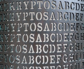 Разбийте всички кодове с Ескейп стая Тайната на Криптос за шестима