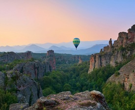 Free flight with a hot air balloon above the Belogradchik rocks (60minutes) - for an adult and a child up to 12 years old.