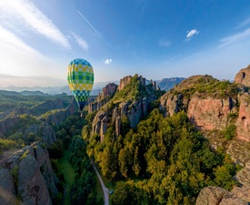 Free flight with a hot air balloon for two above the Belogradchik rocks (60minutes)