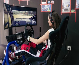 Карайте с високи скорости с „Автомобилен симулатор в Благоевград“ - 60 минути