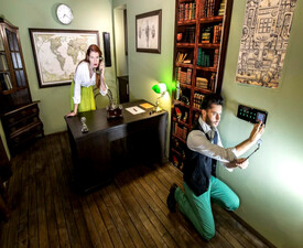 Ескейп руум в паралелна вселена за четирима: Загадките на професор Линд