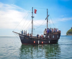 В прегръдката на морето: Разходка за двама + две деца от 2-12 г с кораб Св. Тома край Варна