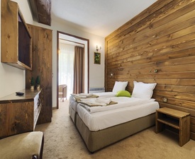 Почивка в полите на Пирин планина с Две нощувки за двама със закуска в хотел Апостолите край Сандански