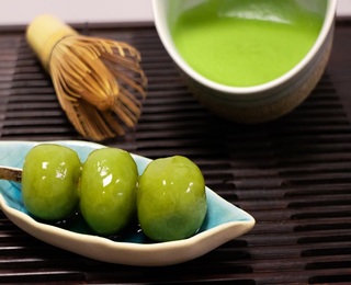 Работилница за традиционни японски сладки Данго мочи и чай Матча за двама в ТеаТоріа - открийте вкусните тайни на Изтока 