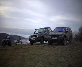 Офроуд изживяване с джип с възможност за самостоятелно шофиране в подножието на Стара планина за двама