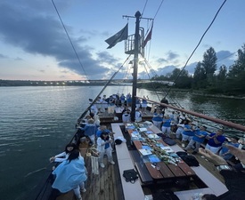 В прегръдката на морето: Разходка по избор с кораб за двама + две деца от 2-12 г край Варна