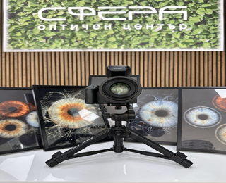 Изкуство и индивидуалност с Ирисова фотография в Русе - заснемане на два ириса в рамка