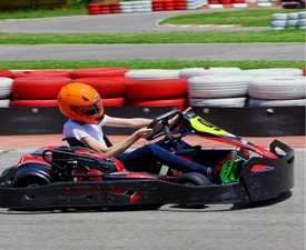 Картинг за двама – предизвикателство и динамика на пистата