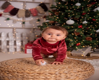Luxury Christmas photo shoot for 2 adults + up to 2 children - 15 shots