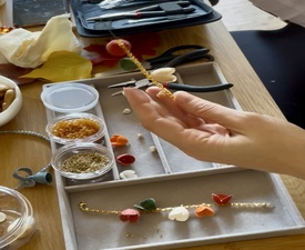 Творческа работилница с Анн за бижута с коприна и естествени камъни за двама