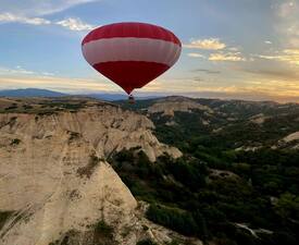 Панорамно издигане с балон над Мелнишките пирамиди - за двама