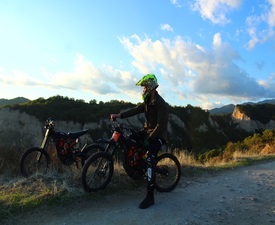 Приключенски тур с електрически мотор за двама човека край Мелник 