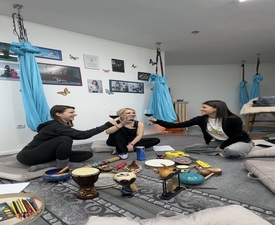 Музикотерапия в люлка и вино за двама – вечер за сетивата, душата и ума