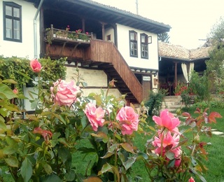 Две нощувки за 4 души във фамилно студио + закуска в Етно хотел Осмарски къщи, с. Осмар, област Шумен