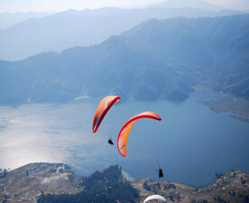 Панорамен полет с парапланер край Сопот + видеозаснемане от ръката на инструктора