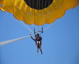 Невероятна гледка към морето от въздуха с Парасейлинг за трима в Несебър 
