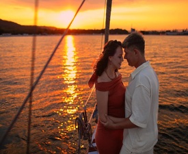 Двучасова разходка с яхта край Варна с плуване и красиви гледки