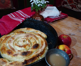 Обиколка на Етно Център Раждавица с баница и боза за двама + дете до 14 години