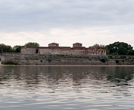 Разходка с моторна лодка по Дунава за двама човека в група във Видин