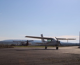 Полетете високо в небето над Шумен с Урок по пилотиране на самолет за двама човека - 30 минути