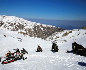 Зимна разходка с моторна шейна край Паничище - тур за двама на една шейна