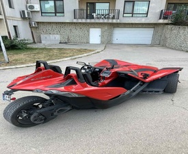 Приключение за супергерои: 3 часа разходка със сюрреалистичния автомобил на три гуми Polaris Slingshot във Варна  