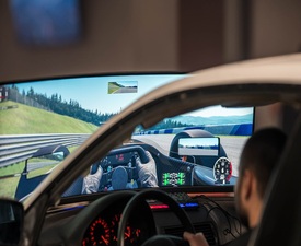 Игра на реалистичен автомобилен симулатор за двама в Пловдив – скорост и адреналин + наргиле