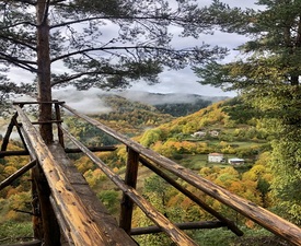 Приключение в Родопите с разходка в пещера Надарска и плаване с лодка по красивия каньон Горло за двама