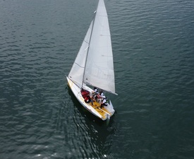 2-часова разходка с ветроходна лодка на язовир Искър за двама