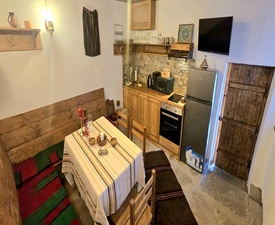 Блажено спокойствие с „Две нощувки за двама във вила Панорама 3“ в с. Лещен + украса от балони,вино и шоколад