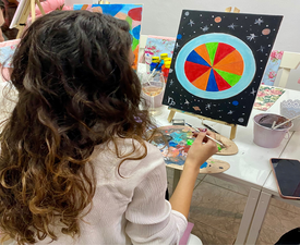 Творчество и мистика с "Рисуване, вино и астрология в София" за двама