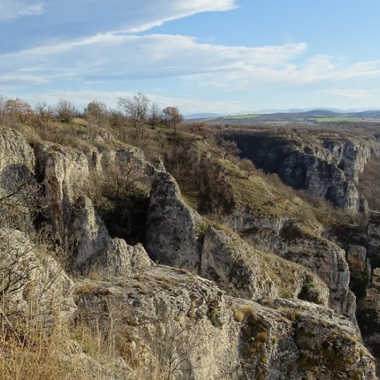 Екстремен уикенд в района на пещера Проходна – гр. Луковит - Всички Артикули - 160.00 | Makaroon.bg Екстремен уикенд в района на пещера Проходна – гр. Луковит | Makaroon.bg