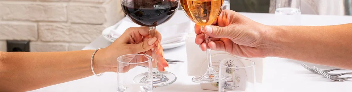 Един ваучер, едно преживяване. Три различни лични истории с универсален подарък.