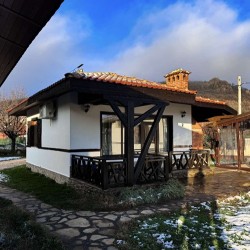 Нощувка делник за до 4 души в къщи за гости Rhodonest в с. Горно Брястово, област Хасково