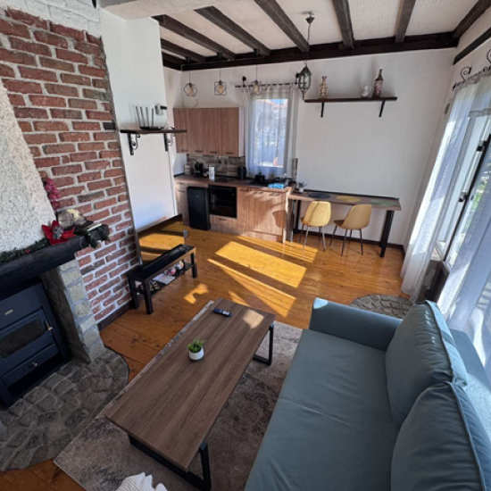 Почивка насред Родопите с Нощувка в къщи за гости Rhodonest, с. Горно Брястово от Makaroon