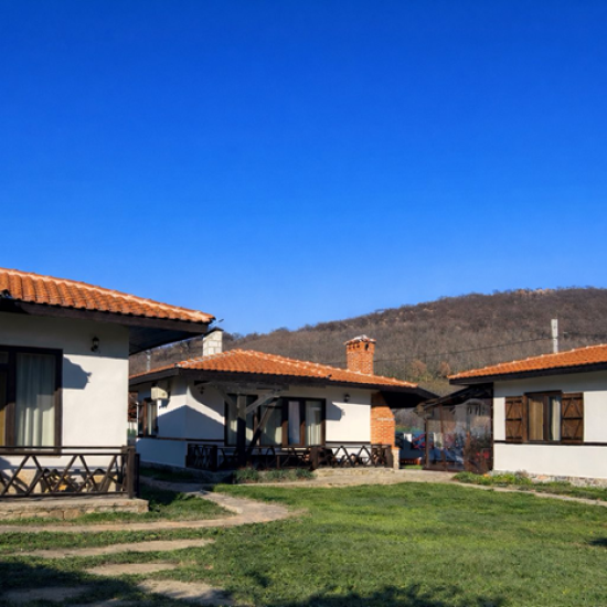 Почивка насред Родопите с Нощувка в къщи за гости Rhodonest, с. Горно Брястово от Makaroon