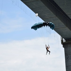 Бейс Джъмпинг от Аспарухов мост Бейс Джъмпинг от Аспарухов мост