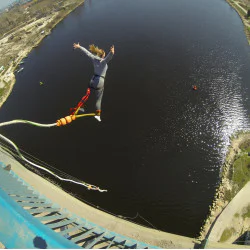 Скок с бънджи от Аспаруховия мост – излез от зоната си на комфорт  Скок с бънджи от Аспаруховия мост – излез от зоната си на комфорт