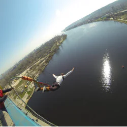 Скок с бънджи от Аспаруховия мост – излез от зоната си на комфорт  Скок с бънджи от Аспаруховия мост – излез от зоната си на комфорт