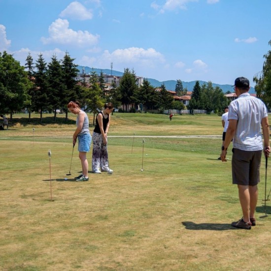 Забавление и релакс с Урок по голф в Голф клуб „Air Sofia“ от Makaroon Забавление и релакс с Урок по голф в Голф клуб „Air Sofia“ от Makaroon