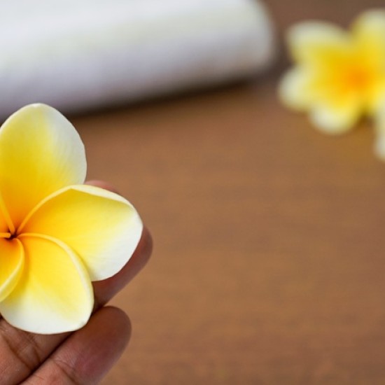 Опознайте лечебната сила на Хавай с  Ломи-Ломи масаж от Makaroon