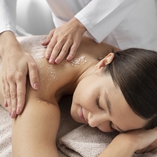 Enjoy a relaxing full body massage with a scrub from Java Island from Makaroon