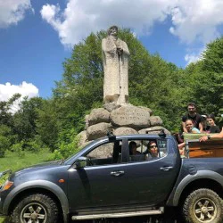 На път с „Целодневен OFFROAD TOUR с джип за до 4 души‘‘ в Стрелча