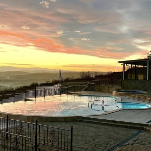 Две нощувки в хотелски комплекс „Болярско село“, Арбанаси с включена бутилка пенливо вино Две нощувки в хотелски комплекс „Болярско село“, Арбанаси с включена бутилка пенливо вино